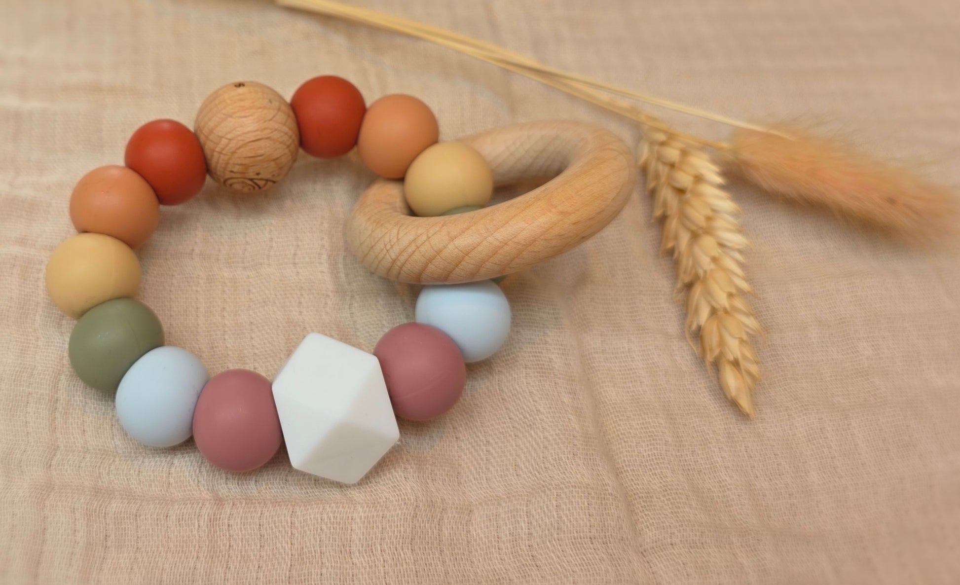 Bijtring met naam regenboog Snoezelig