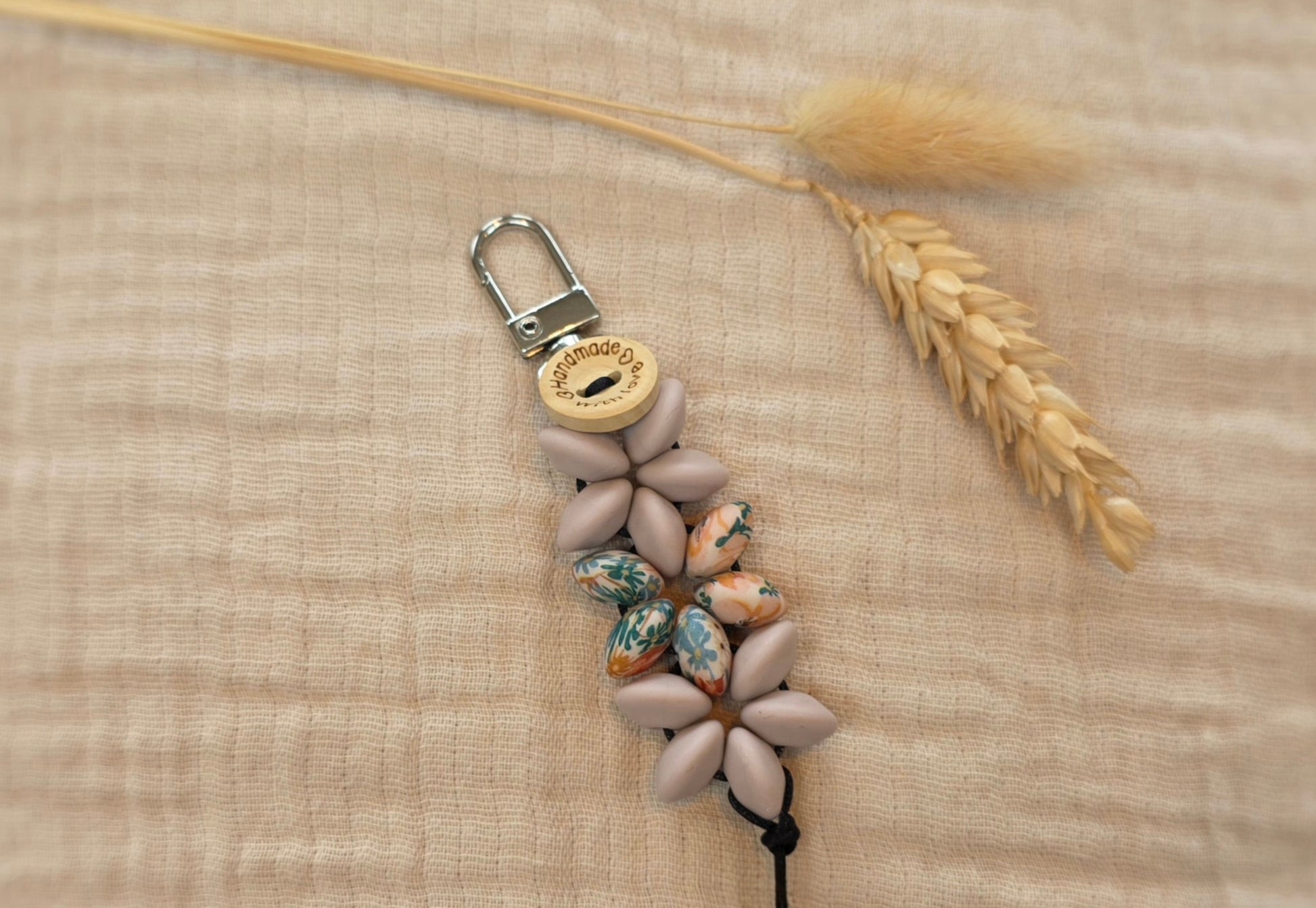 Sleutelhanger bloemen beige Snoezelig