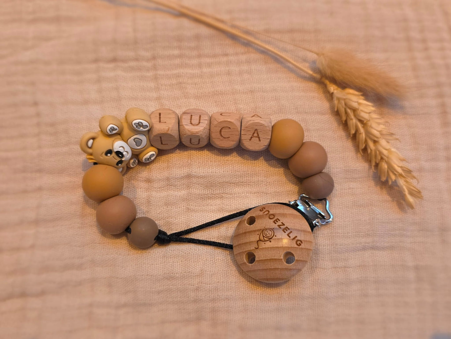 Speenkoord met naam hout knuffelbeer zand Snoezelig