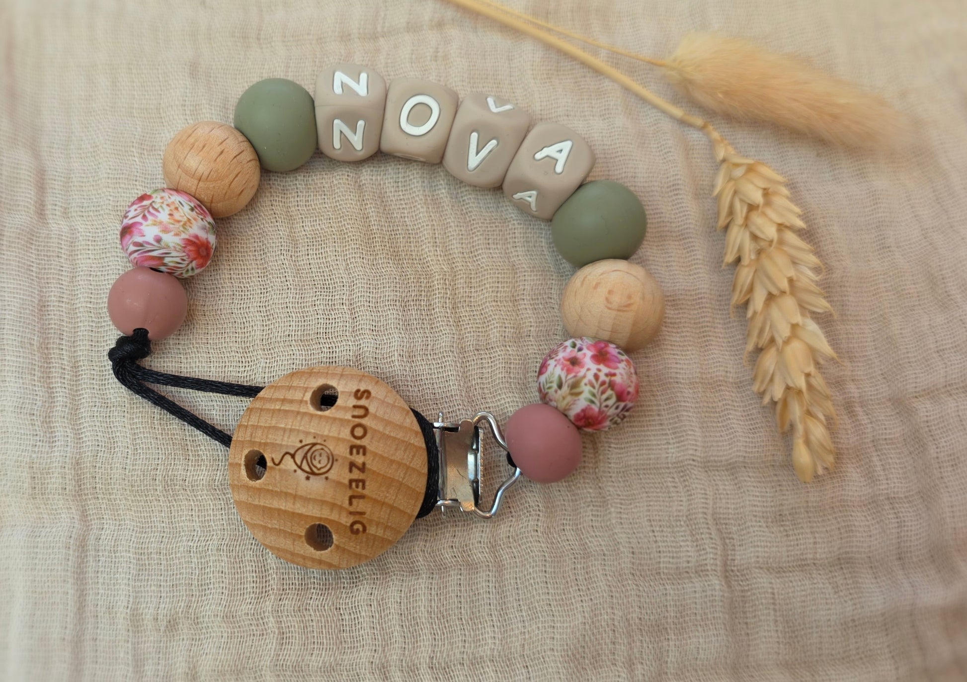 Speenkoord met naam siliconen bloemen roze Snoezelig