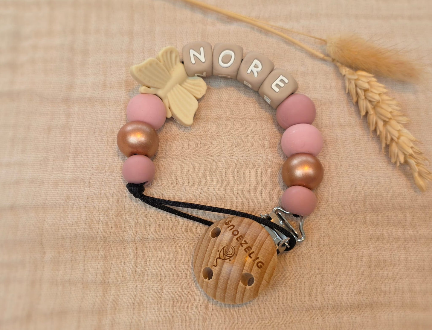 Speenkoord met naam siliconen roze vlinder Snoezelig