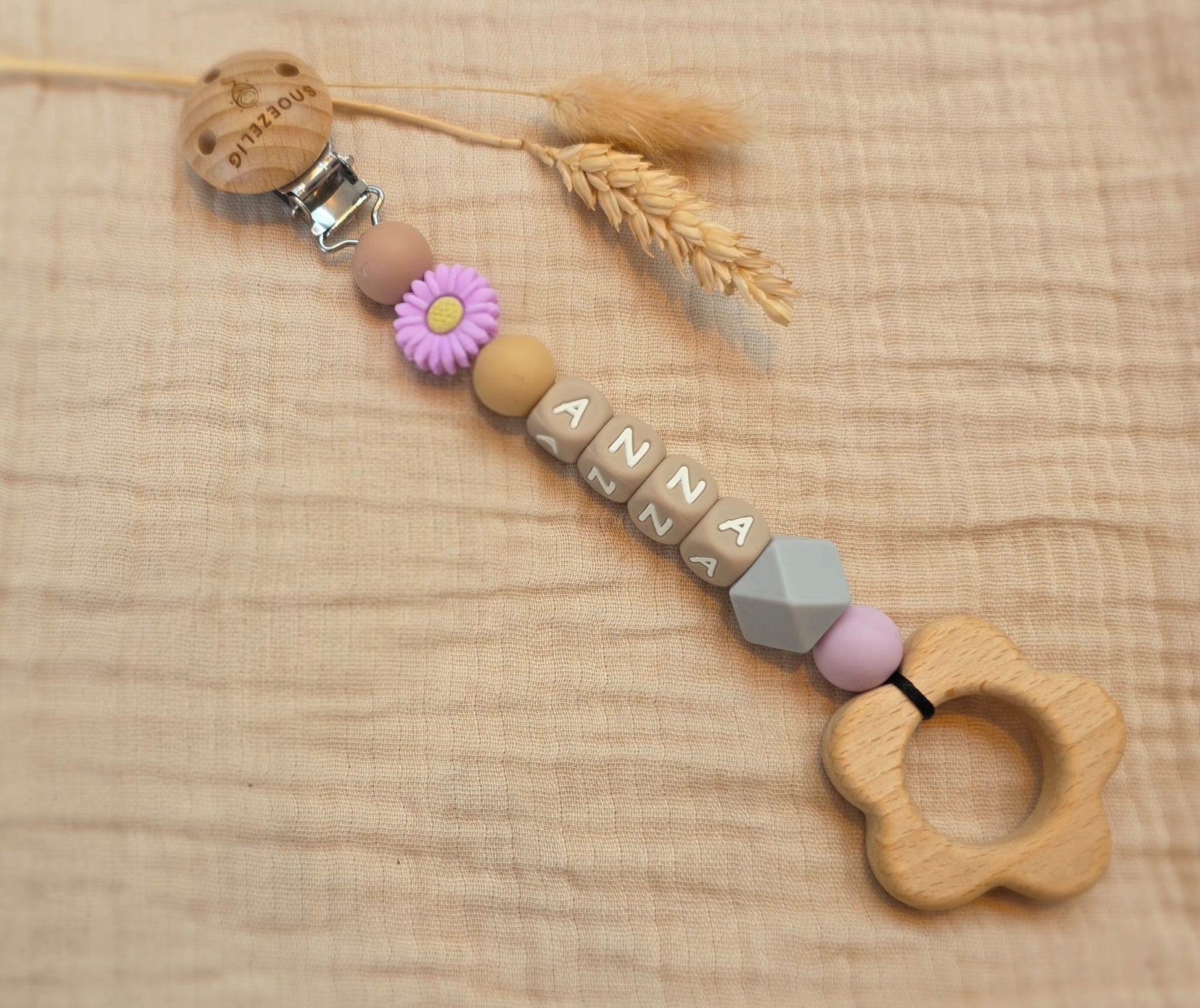 Wagenhanger met naam siliconen daisy lila Snoezelig