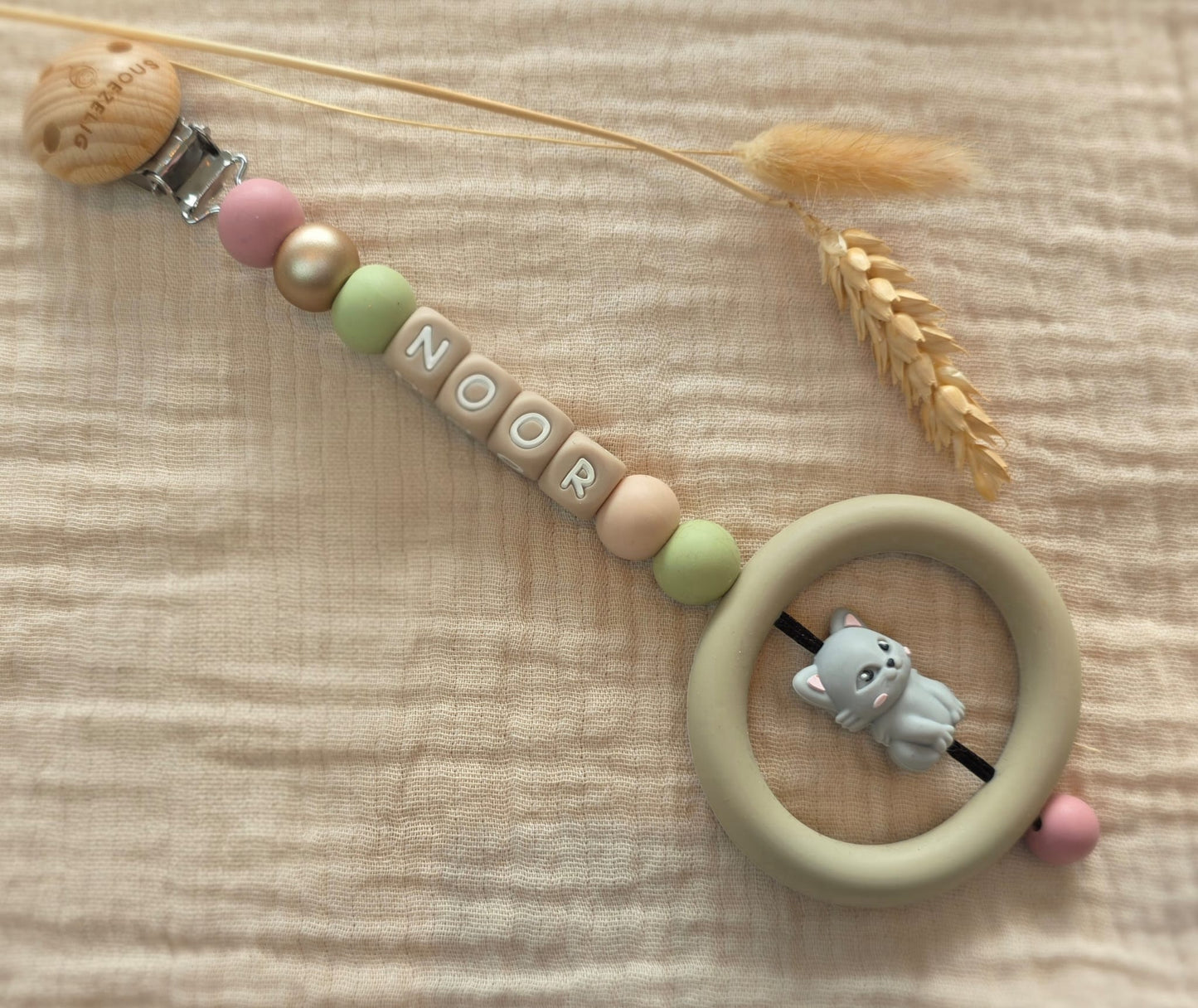 Wagenhanger met naam siliconen katje pastel Snoezelig