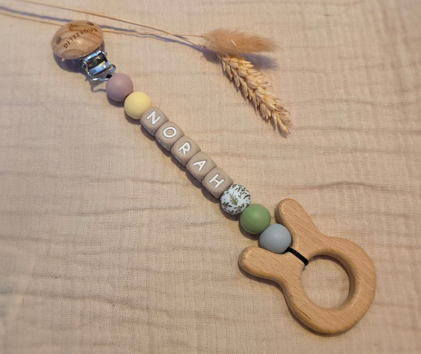 Wagenhanger met naam siliconen nijn regenboog Snoezelig