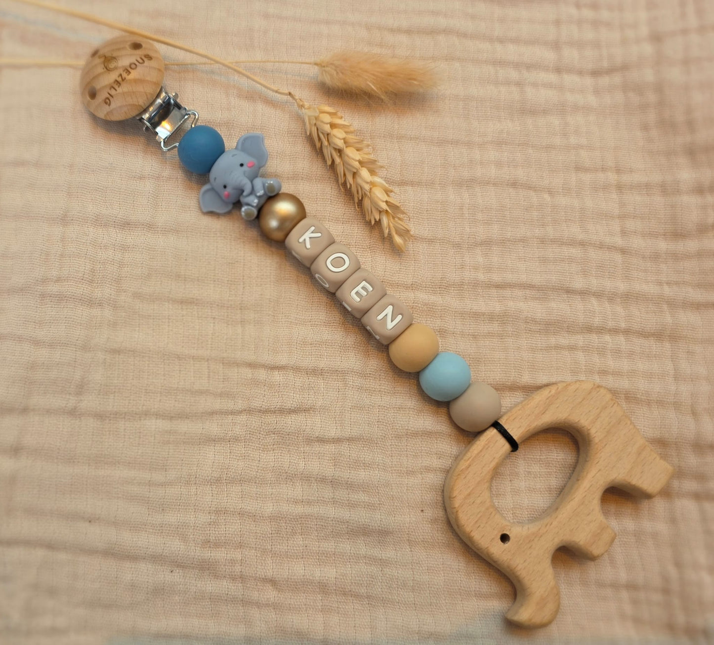 Wagenhanger met naam siliconen olifantje blauw Snoezelig
